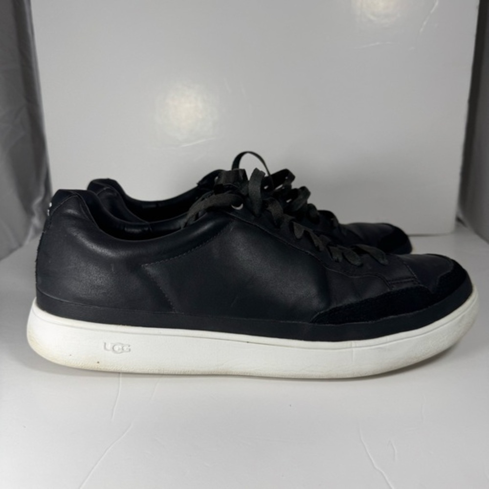 UGG South Bay Men’s Sneakers Black Leather Size 12 Lace Up Casual‎ Low Top Shoes